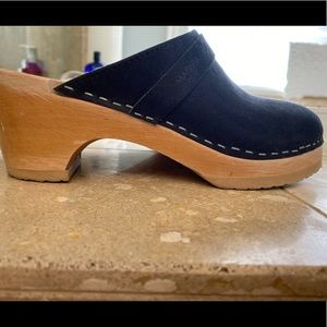 Cute clogs! Suede.